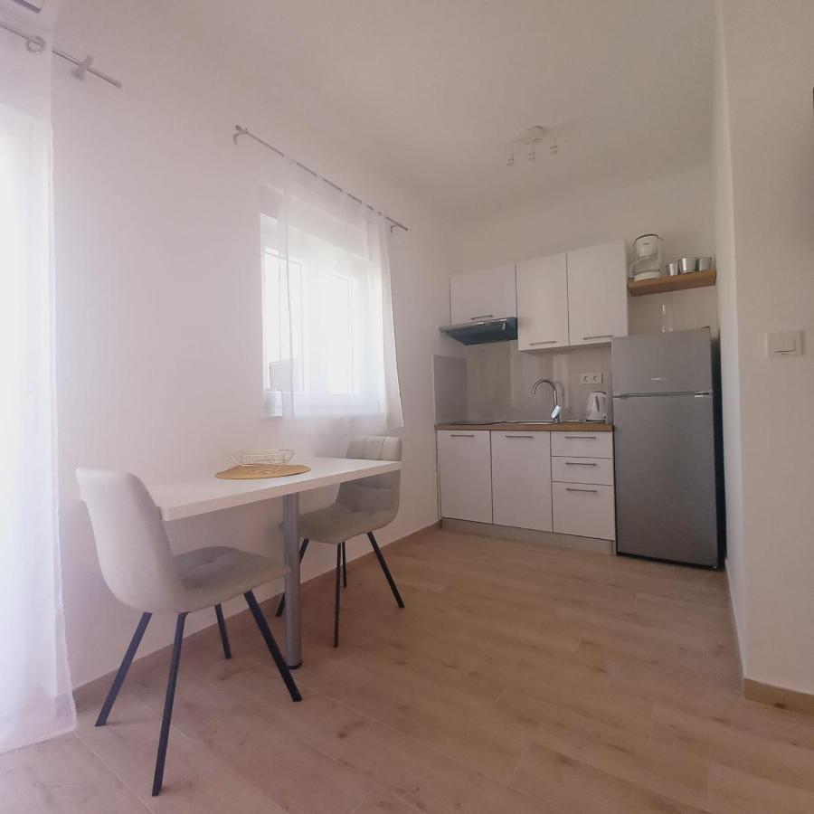 Apartments M & L Murter Esterno foto