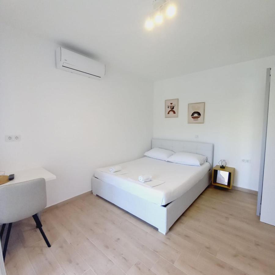 Apartments M & L Murter Esterno foto